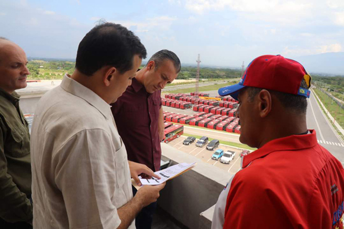 Tareck El Aissami visitó la planta Yutong en Yaracuy (+fotos)