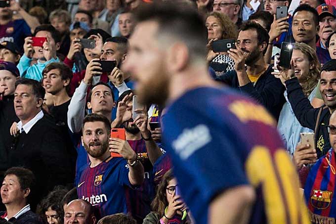 En video: ¡Igualito! Doble de Messi causó euforia el Camp Nou