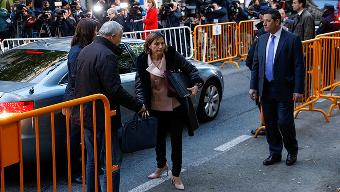 Tribunal acuerda prisión bajo fianza para presidenta del Parlamento catalán