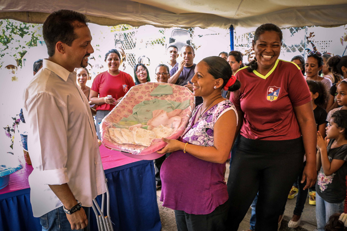 Juan Perozo benefició a familias de La India con operativo médico y ayudas sociales