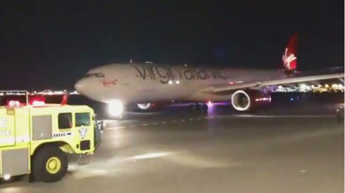 ¡Impactante! Dos aviones chocaron sus alas en un aeropuerto (+fotos)