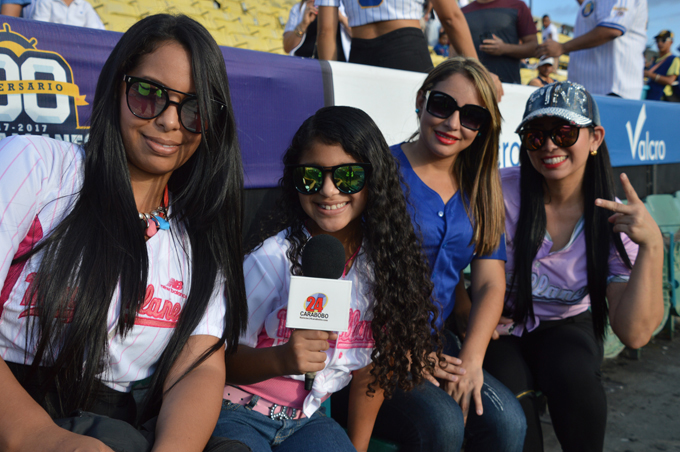 En fotos: fanáticos vivieron con pasión el Caracas-Magallanes en el JBP