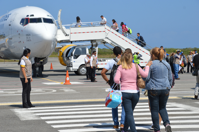 Lacava puso en funcionamiento el Aeropuerto Bartolomé Salom