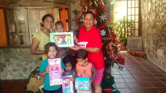 Familias sandieganas recibieron alegría con juguetes para Navidad
