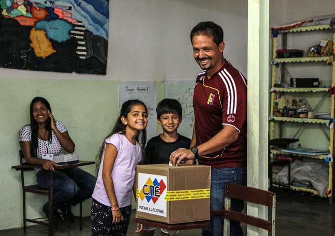 Junto a su familia Juan Perozo ejerció derecho al voto en Tocuyito