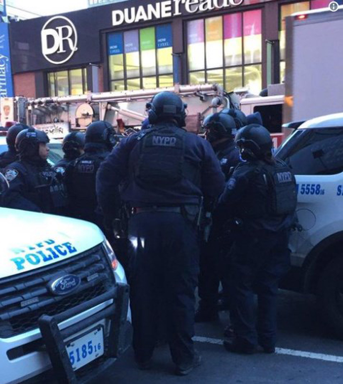 ¡Terror en New York! Fuerte explosión se registró en terminal de autobuses