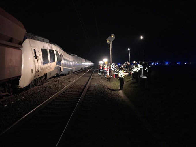Choque de trenes en Alemania dejó al menos 50 heridos