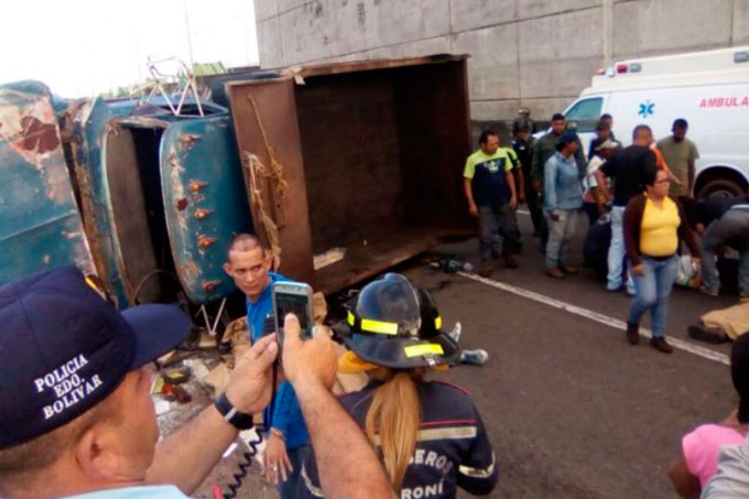 Ciudad Guayana: camión se volcó dejando 4 muertos y 14 heridos