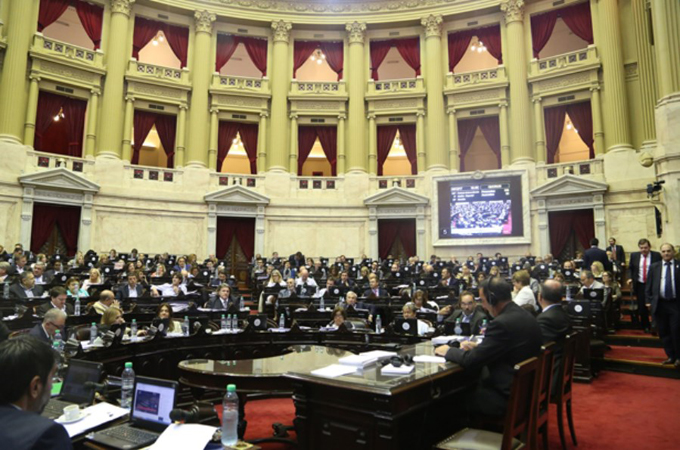 Aprueban reformas de pensiones en Argentina