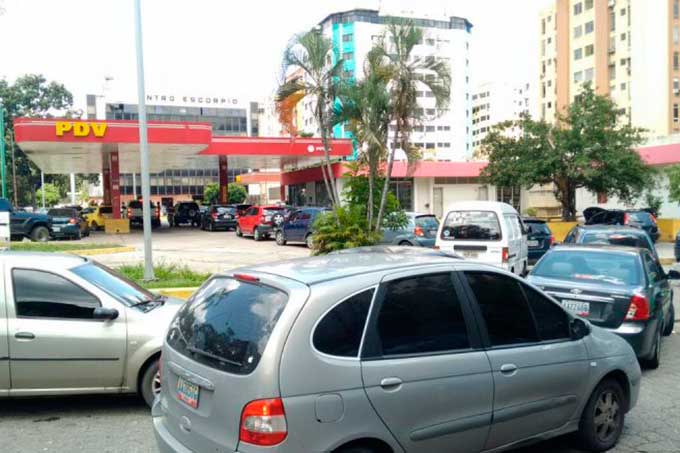 Gasolineras en Táchira y Mérida registran colas kilométricas
