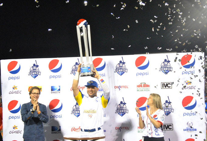 ¡Campeón! Willson Contreras alzó la copa en el Jonrón Pepsi 2017 (+fotos)
