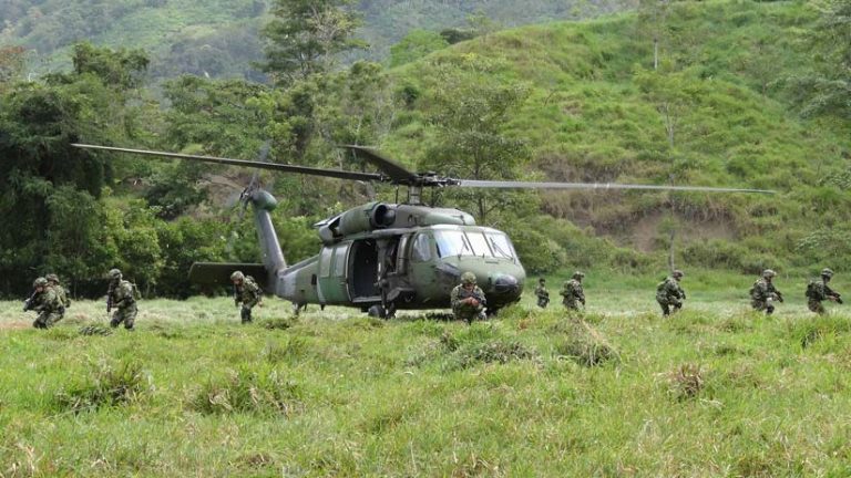 Cayó un helicóptero militar en Colombia: dejó siete muertos