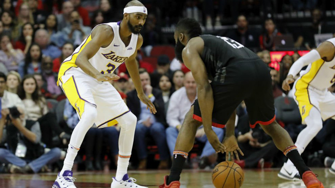 Rockets y Lakers terminaron el 2017 con maratónico juego