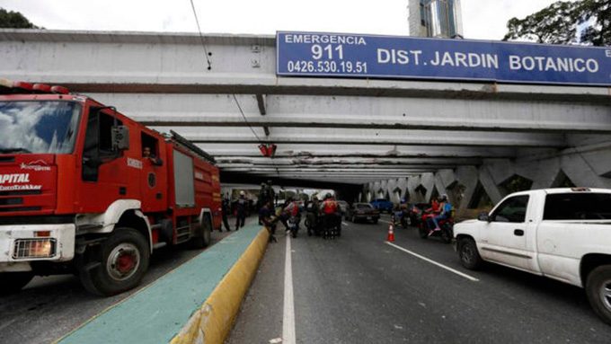 ¡Atención! Restringieron tránsito en la autopista Francisco Fajardo