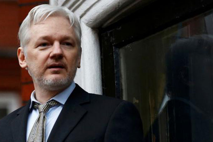 Ecuador otorga nacionalidad y cédula de identidad a Julian Assange