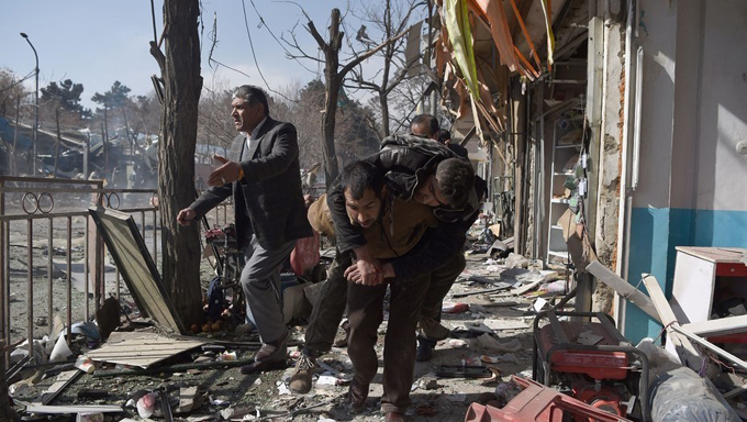 Kabul: 95 muertos y 158 heridos tras estallar ambulancia bomba