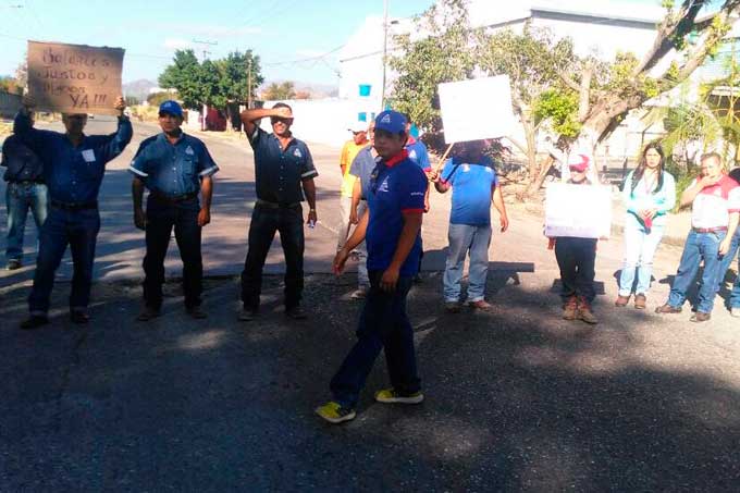 Trabajadores de Vencemos continúan protesta ante crisis de la empresa