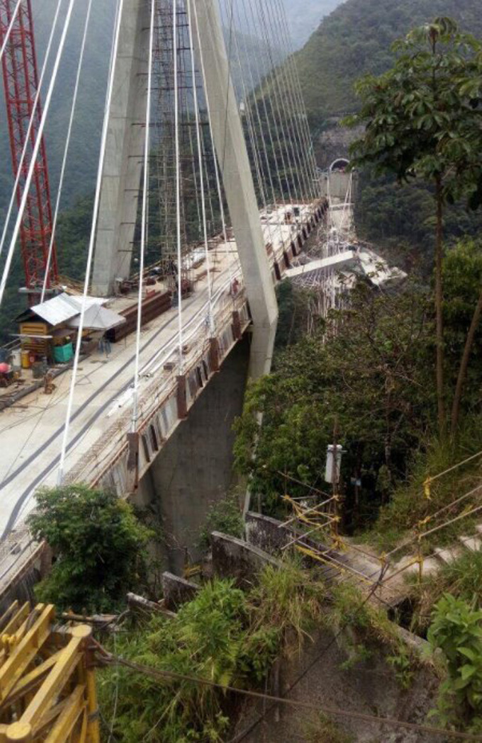 Colombia: mueren nueve personas tras desplomarse un puente