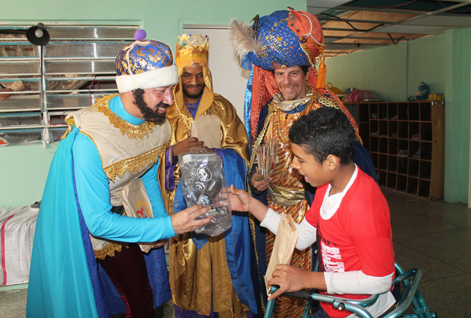 Reyes Magos de Lacava llevaron alegría a niños carabobeños