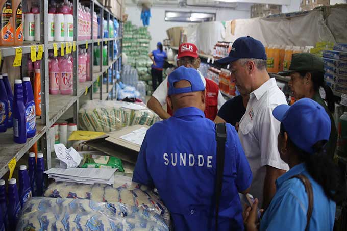 Sundde ordenó bajar los precios en 26 cadenas de supermercados en el país