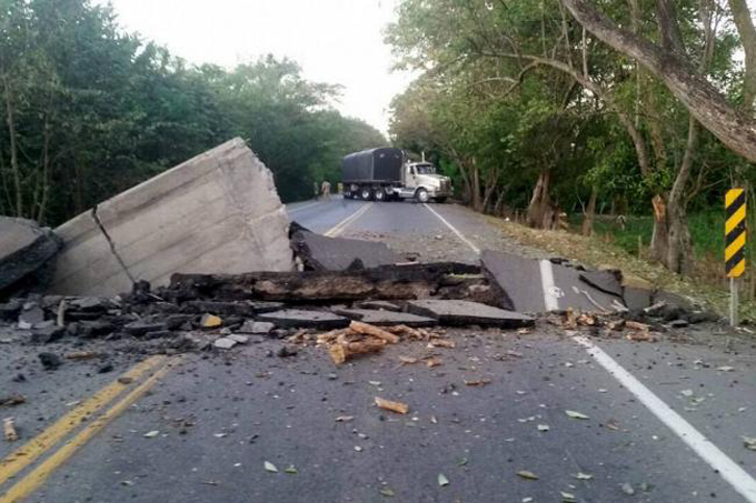 Colombia: ELN explotó puente en la Ruta al Sol tras paro armado