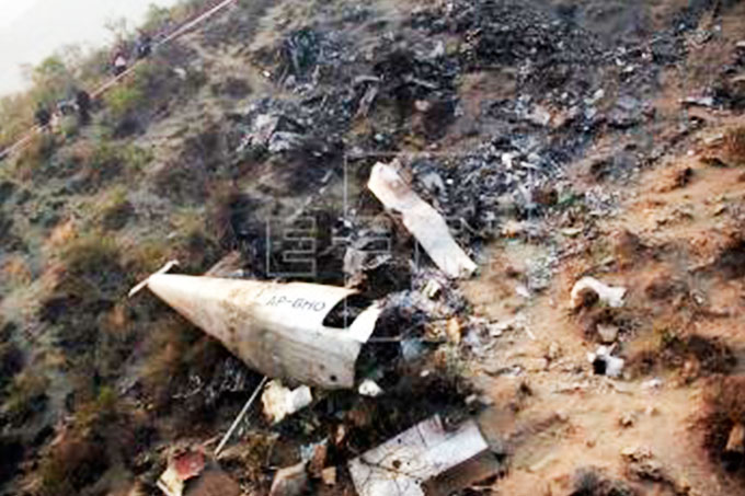 Localizan avión estrellado contra el monte Dena en Irán
