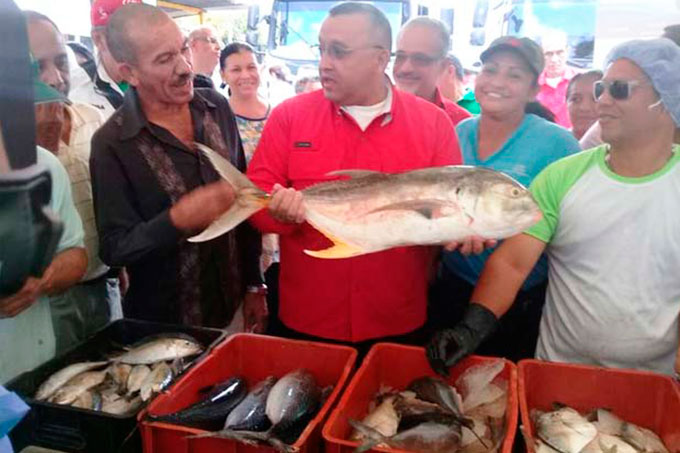Gobierno firmó acuerdo para optimizar distribución de atún