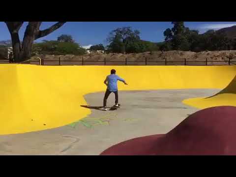 En video: Gobernador Lacava se montó en una patineta y esto pasó