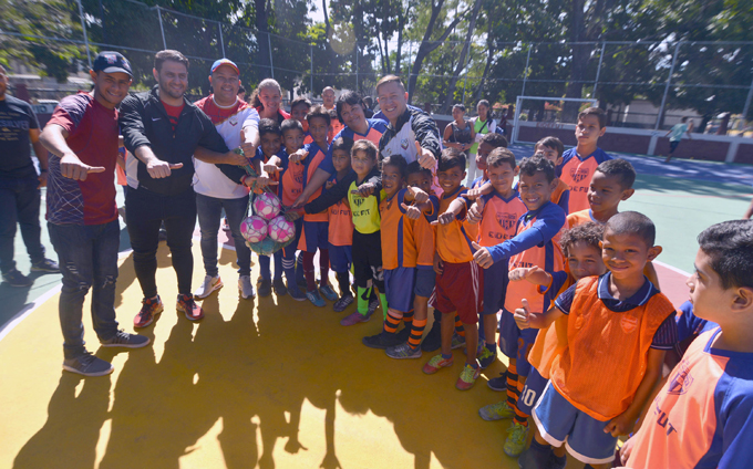 Fundadeporte entregó implementos a equipos de Fútbol Sala en Naguanagua