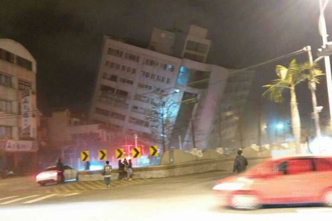 Hotel en Taiwán se derrumbó tras sismo de 6,4 grados