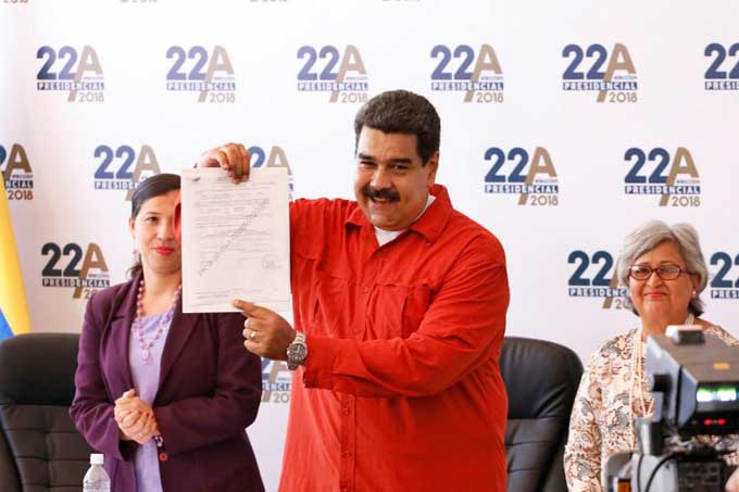 Maduro inscribió su candidatura ante el CNE