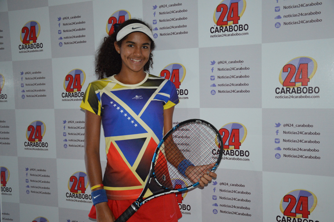Vanesa Suarez destaca como joven promesa del tenis venezolano