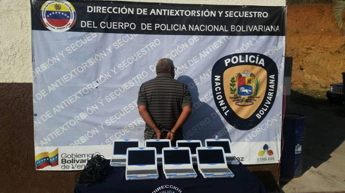 Policía detuvo un hombre que vendía computadoras Canaimas