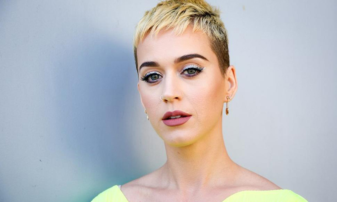 ¡Atrevida! Katy Perry le robó un beso a concursante de American Idol