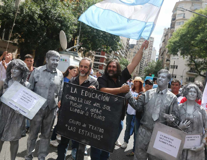 Argentina: docentes inician paro de 48 horas por reclamo de salarios