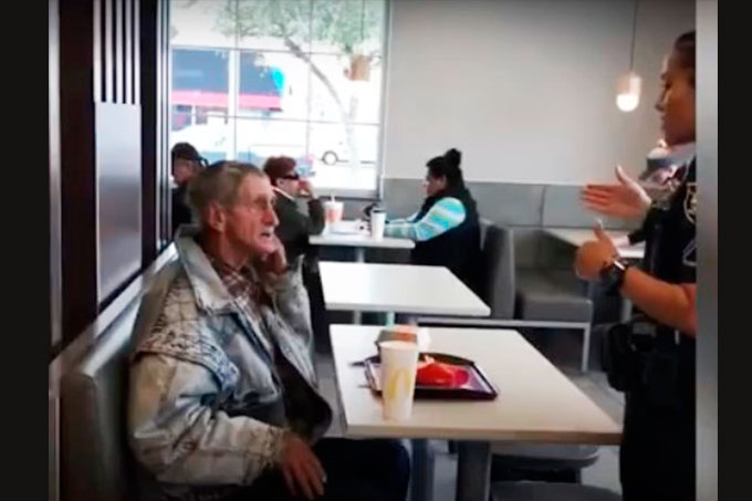 ¡Insólito! Sacan de McDonald’s a cliente que invitó almorzar a indigente