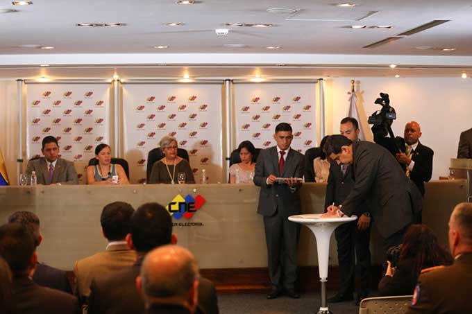Candidatos firman acuerdo de garantías del Poder Electoral