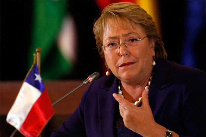 Michelle Bachelet firmó proyecto de nueva Constitución de Chile