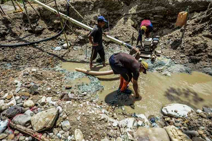 Muere hombre tapiado tras minería ilegal en Carabobo