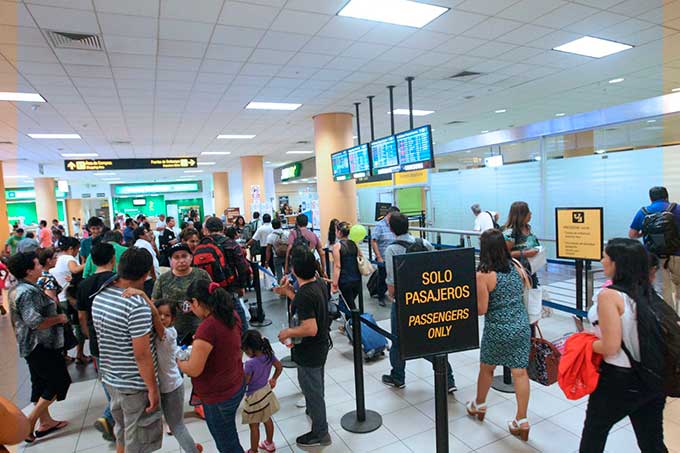 Unos 150 pasajeros de LAW están varados en Maiquetía