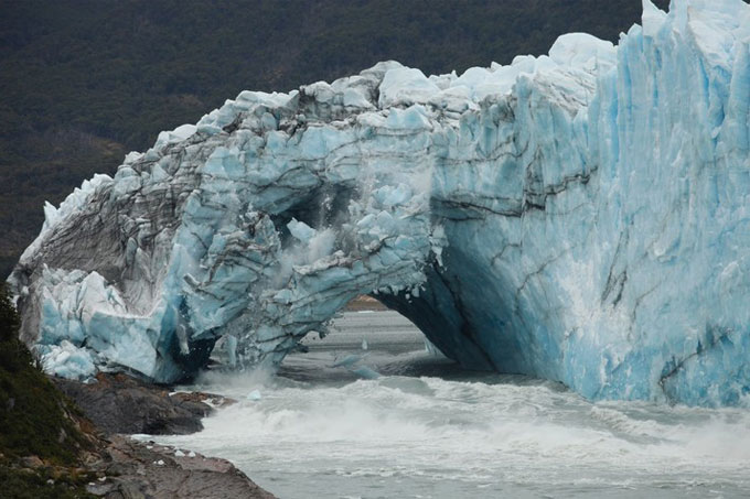 ¡Impactante! Se desplomó el glaciar Perito Moreno