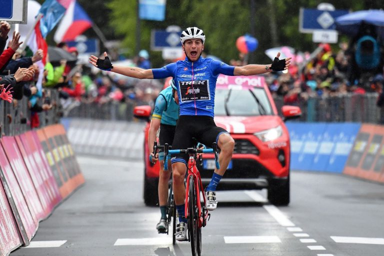 Giulio Ciccone trepó largó y Carapaz se afianzó en el Giro
