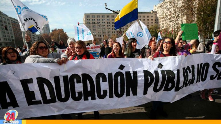 Protestan y marchan profesores en Chile por días consecutivos de paro