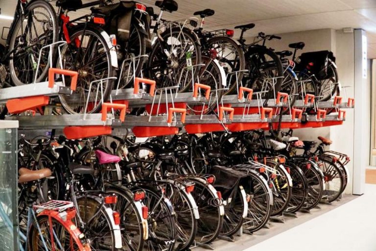 Holanda estrenó estacionamiento de «bicis» más grande del mundo