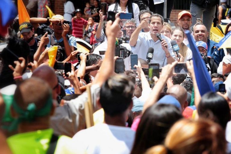 Guaidó rechazó actos xenofóbicos contra venezolanos en Perú (+ vídeos)
