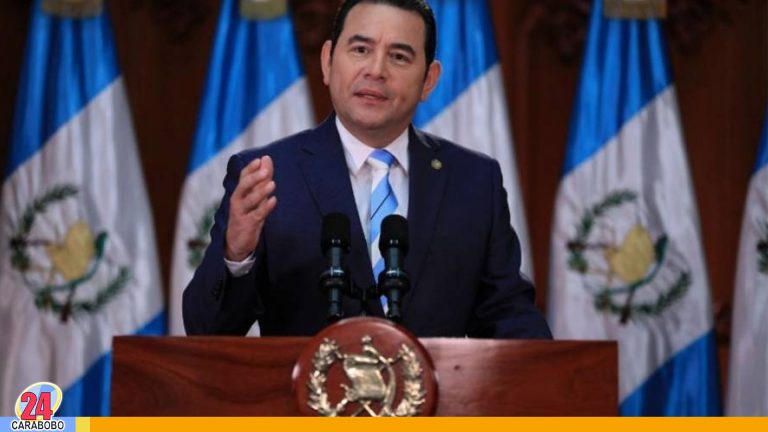 Presidente de Guatemala aboga por solución democrática para Venezuela