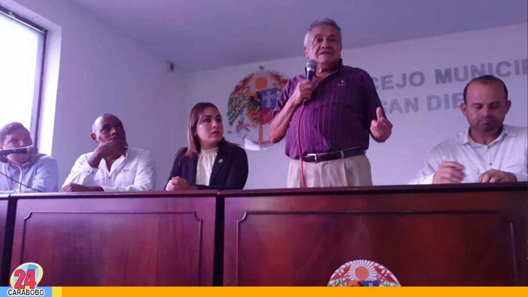 Constituyente Soto Rojas dictó foro en municipio San Diego