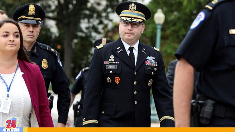 Oficial del ejército estadounidense testificó sobre llamada con el presidente de Ucrania