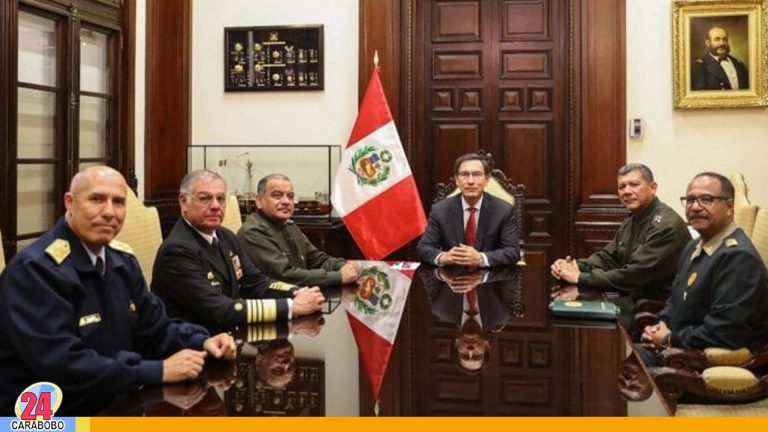 ¡Tensión! Militares peruanos dan respaldo a Vizcarra