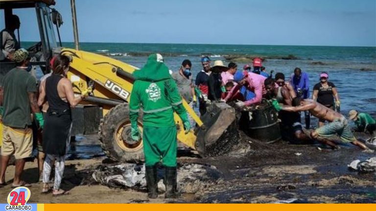Barco petrolero griego sospechoso de la marea negra en Brasil